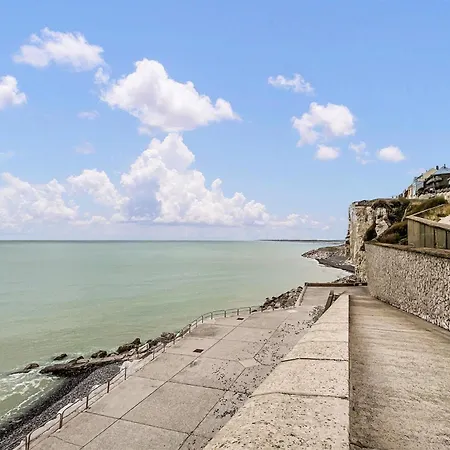 1 Bedroom Gorgeous In Holiday home *